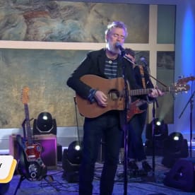 Glen Hansard Performs on CBS Saturday Morning, US Headlining Tour + Dates With Pearl Jam Announced